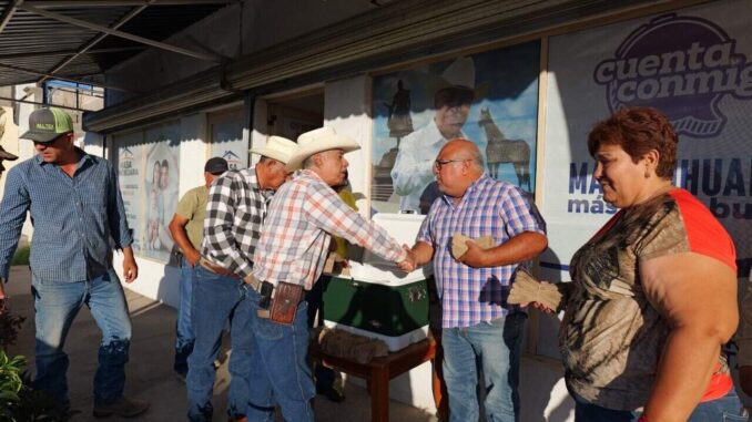 Arturo Zubía impulsa el uso de insectos benéficos en apoyo a productores locales