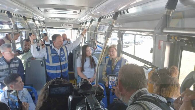 Maru Campos da banderazo a los nuevos Bowís en Chihuahua