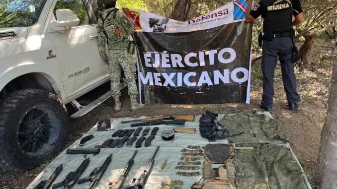 Aseguran en Estación Falomir armas y más de 200 municiones en vehículo con reporte de robo