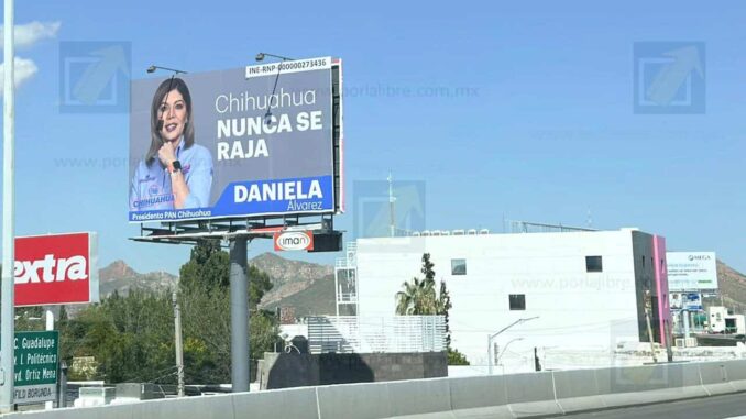 Espectaculares de Daniela Álvarez aparecen en Chihuahua con mensaje partidista