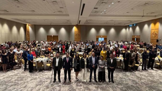 Entregan estímulos  por antigüedad a personal de apoyo y asistencia a la educación