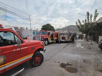 Mujer incendia su casa creyendo que en la azotea vivían “narcos”
