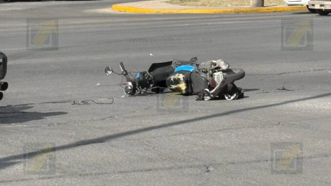 Choque en concurrido cruce del Ortiz Mena deja a motociclista lesionado