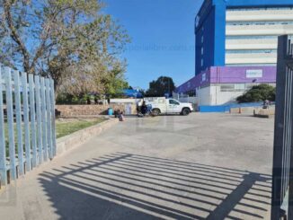 Hallan a hombre sin vida en jardinera del Hospital Regional