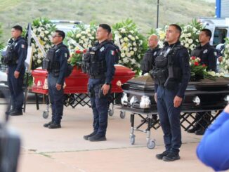 Rinden homenaje póstumo a policías caídos en cumplimiento del deber