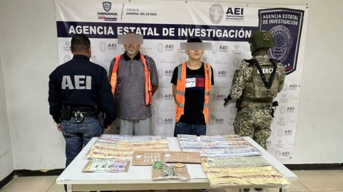 Durante cateo detienen a dos hombres por posesión de drogas y más de 99 mil pesos en dinero en efectivo