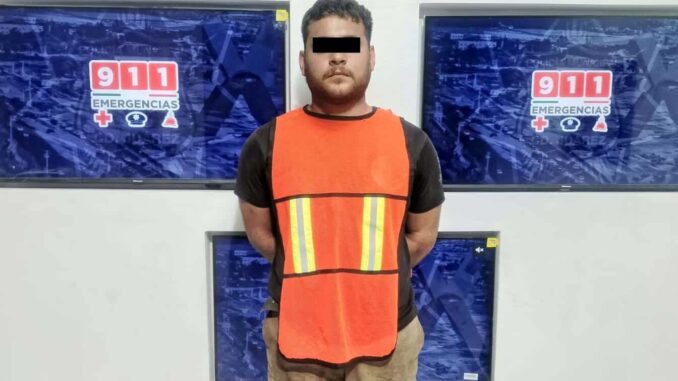 Lo arrestan por golpear a un hombre en la Aztecas