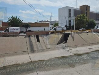 Hombre intoxicado es rescatado de un canal de desagüe del Chuvíscar