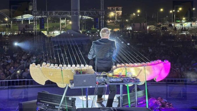 William Close & The Earth Harp Collective deslumbra a familias en el FICUU 2025
