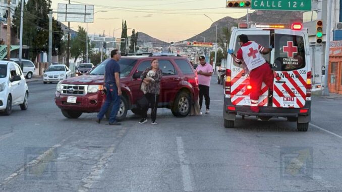 Hombre queda herido tras ser atropellado por una camioneta en la 20 de Noviembre
