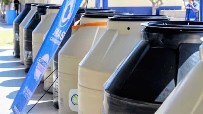 Nancy Frías y Alan Falomir unen esfuerzos para mejorar las condiciones de seis escuelas del Distrito 12