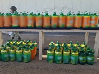 Decomisan mil 67 litros de metanfetamina oculta en bidones de limpiador en Sonora