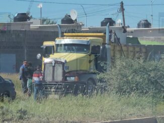 Muere chofer de dompe al volante tras sufrir paro cardíaco en avenida Equus