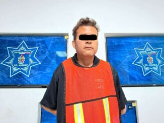 Golpea y amenaza con una pistola a su esposa