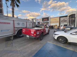 Derrame químico en paquetería provoca intoxicación a dos empleados; van al hospital