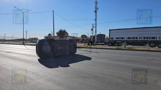 Choque con volcadura paraliza el tráfico en el periférico R. Almada