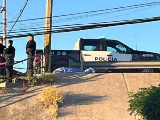 Muere hombre en parada de camión tras sufrir aparente infarto fulminante