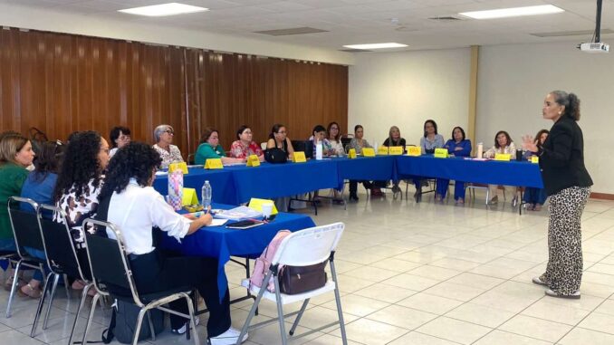 Capacitan a personal educativo en resolución pacífica de conflictos escolares