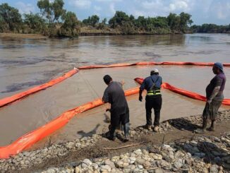 Derrame de hidrocarburo afecta el río Tuxpan