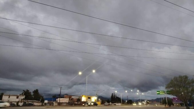 Prevén descenso de temperaturas en el estado y lluvias intermitentes en  próximas horas