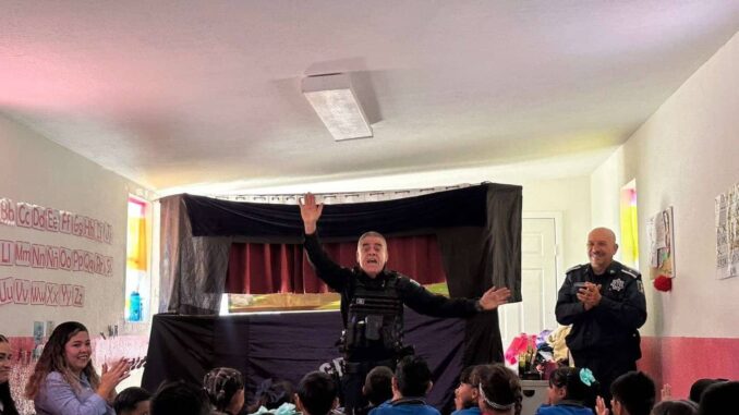 Lleva Policía Municipal función de Teatrino niños de preescolar en