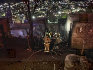 Mujer incendia intencionalmente su propia vivienda en la colonia San Bernardo