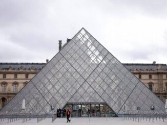 Detienen a dos sospechosos por robo al Museo del Louvre