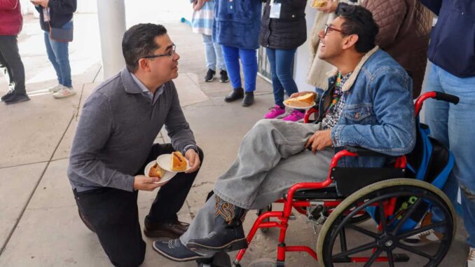 Invita Estado a personas con discapacidad a inscribirse en la Escuela de Artes y Oficios