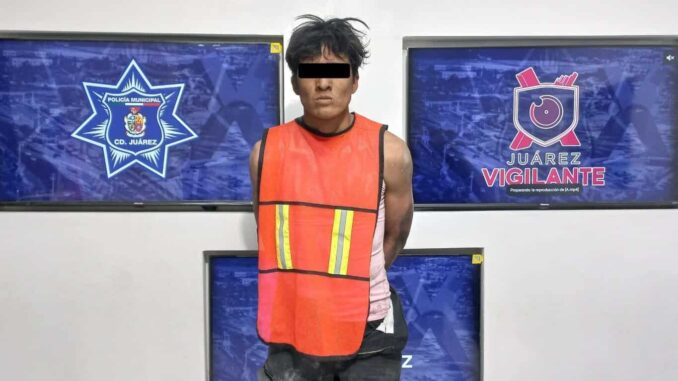 Arrestan a hombre por robar un celular en Jardines de San José