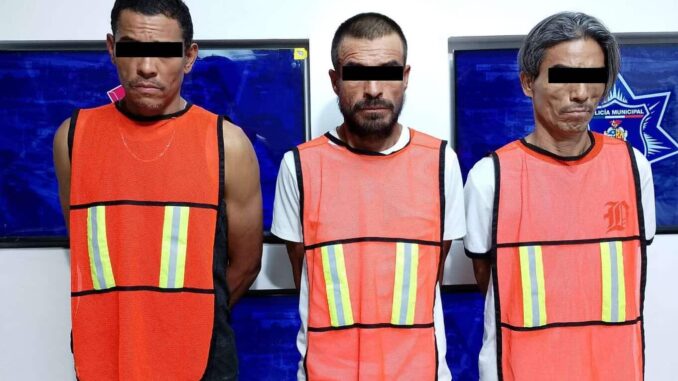 Detienen a tres hombres por narcomenudeo en Valle de América