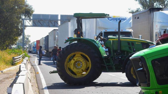 Siguen los bloqueos de agricultores, ¿en dónde?