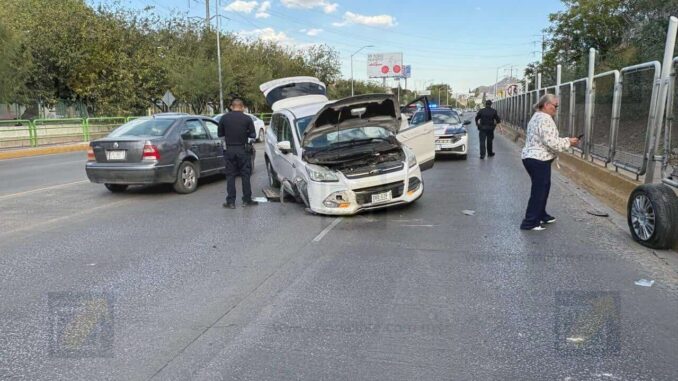 Choque entre dos camionetas provoca caos vial en La Cantera