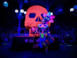 Premia alcalde Marco Bonilla a escuelas ganadoras del concurso de altares de muerto