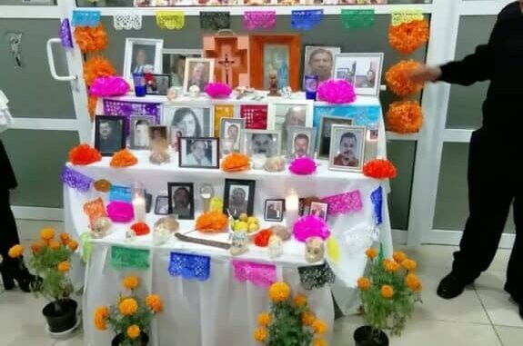 Rinden tributo con altar a compañeros fallecidos en FGE Norte