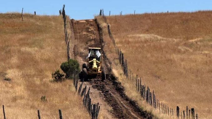 Rehabilita Desarrollo Rural camino saca cosechas en beneficio de 450 ejidatarios, en Madera