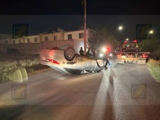 Conductor de 65 años vuelca su vehículo en Villas Nueva España; manejaba borracho
