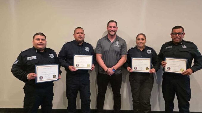 Capacitan a agentes en detección de narcóticos en Houston