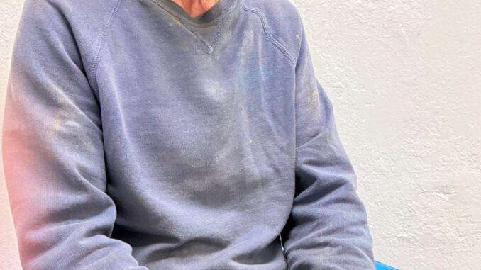 Solicitan apoyo para localizar a familia de hombre extraviado