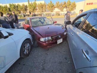 Choque múltiple involucra a cuatro vehículos en el bulevar Ortiz Mena