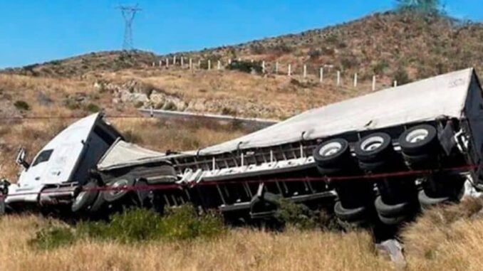 Identifica FGE a dos de los seis migrantes fallecidos en accidente ocurrido en Jiménez