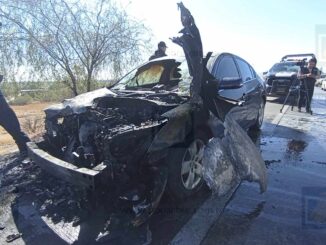 Incendio vehicular provoca caos en la carretera Chihuahua–Aldama