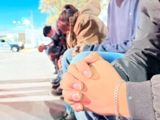 Resguarda Policía a migrantes mexicanos y guatemaltecos