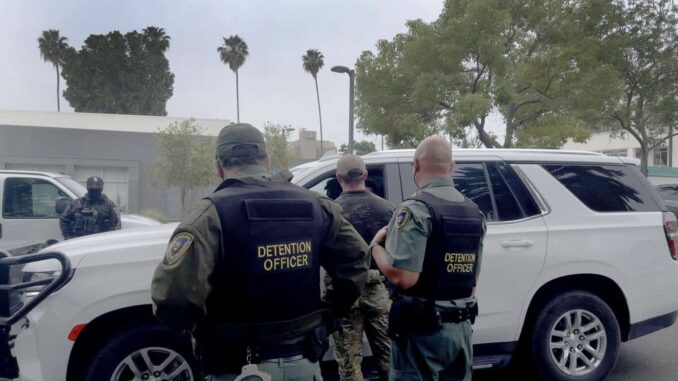 Detienen a 81 migrantes en Charlotte, entre ellos mexicanos