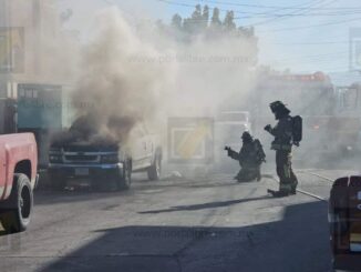 Hombre incendia pickup y escapa; autoridades ya lo tienen identificado