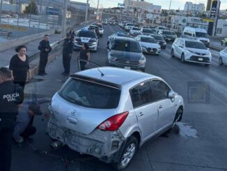 Joven pierde el control y queda volcado en carriles contrarios  del Juventud