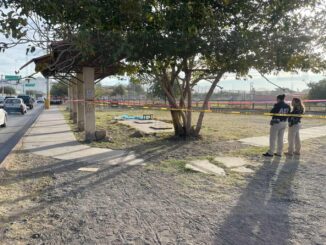 Hallan sin vida a hombre en situación de calle junto a parada de camión en la avenida Homero