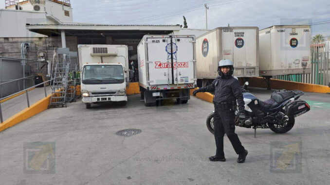 Robo de camión lechero desata persecución ocasionando choque múltiple 