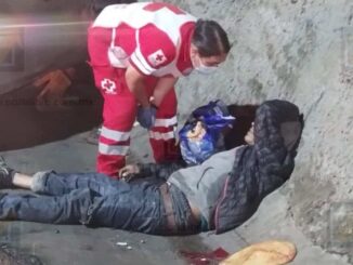 Hombre en condición de calle resulta atropellado en Periférico de la Juventud; conductor derrapó por asfalto mojado