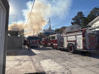 Incendio consume vivienda y deja en la calle a abuelita y su hijo en colonia Díaz Ordaz