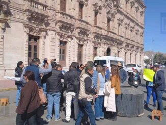 Bloquean avenida  Aldama vecinos de la colonia Ladrilleras